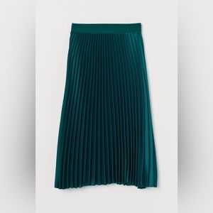 NWOT H&M Pleated Plisse Skirt